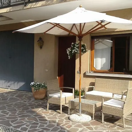 Shabby House Donatella דירה Carenno